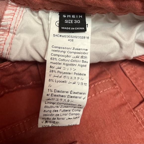 Shein 
Women’s 
Jeans 
Size 30 
Distressed
 Denim 
Excellent Condition - Picture 4 of 7